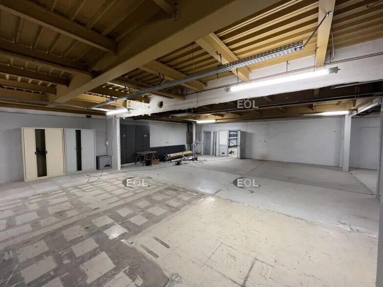 Flex in Plaisir for lease - Interior Photo - Image 2 of 3