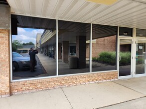 152-166 S Bloomingdale Rd, Bloomingdale, IL for lease Building Photo- Image 2 of 3