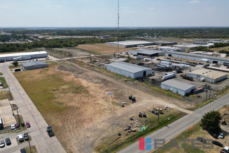 2004 Jack Mckay Blvd, Ennis, TX for sale - Building Photo - Image 2 of 2