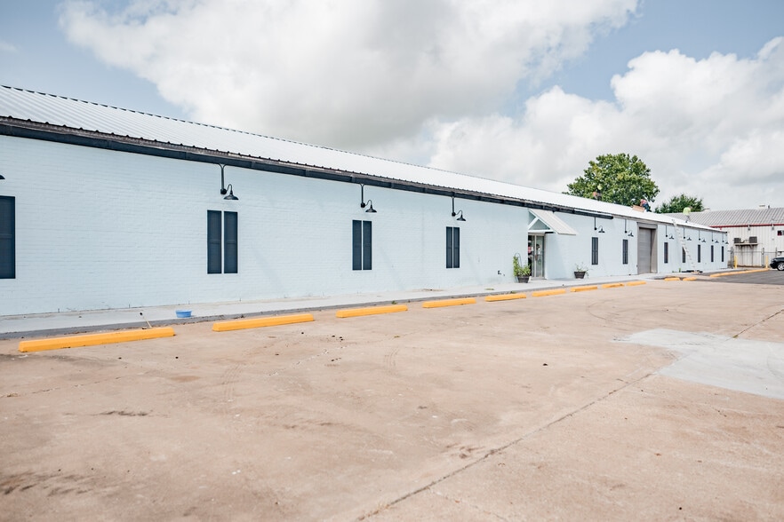 2403 Washington St, Waller, TX for lease - Primary Photo - Image 3 of 16
