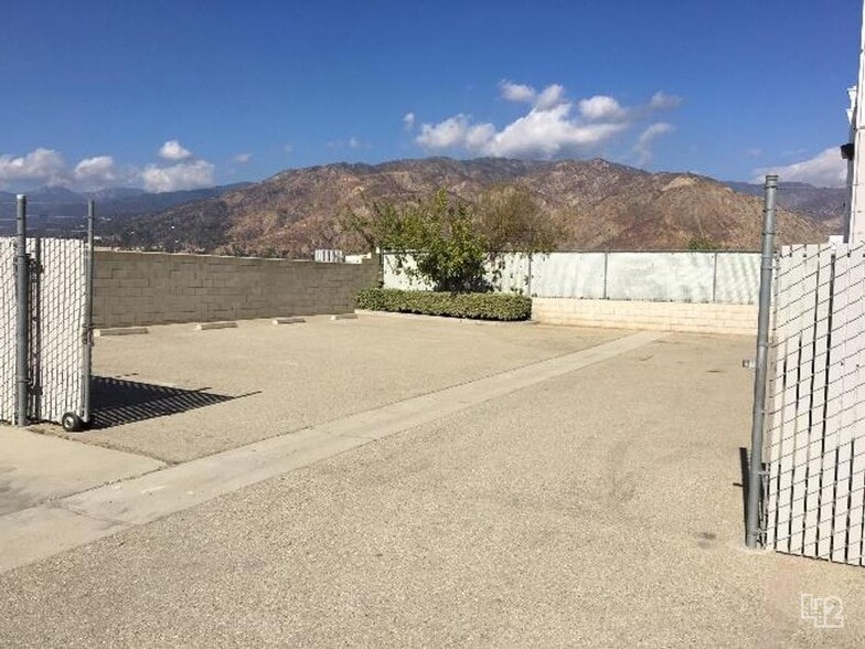 855 N Todd Ave, Azusa, CA for sale - Building Photo - Image 2 of 5