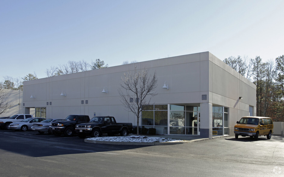 551 Eastpark Ct, Sandston, VA for lease - Building Photo - Image 2 of 3