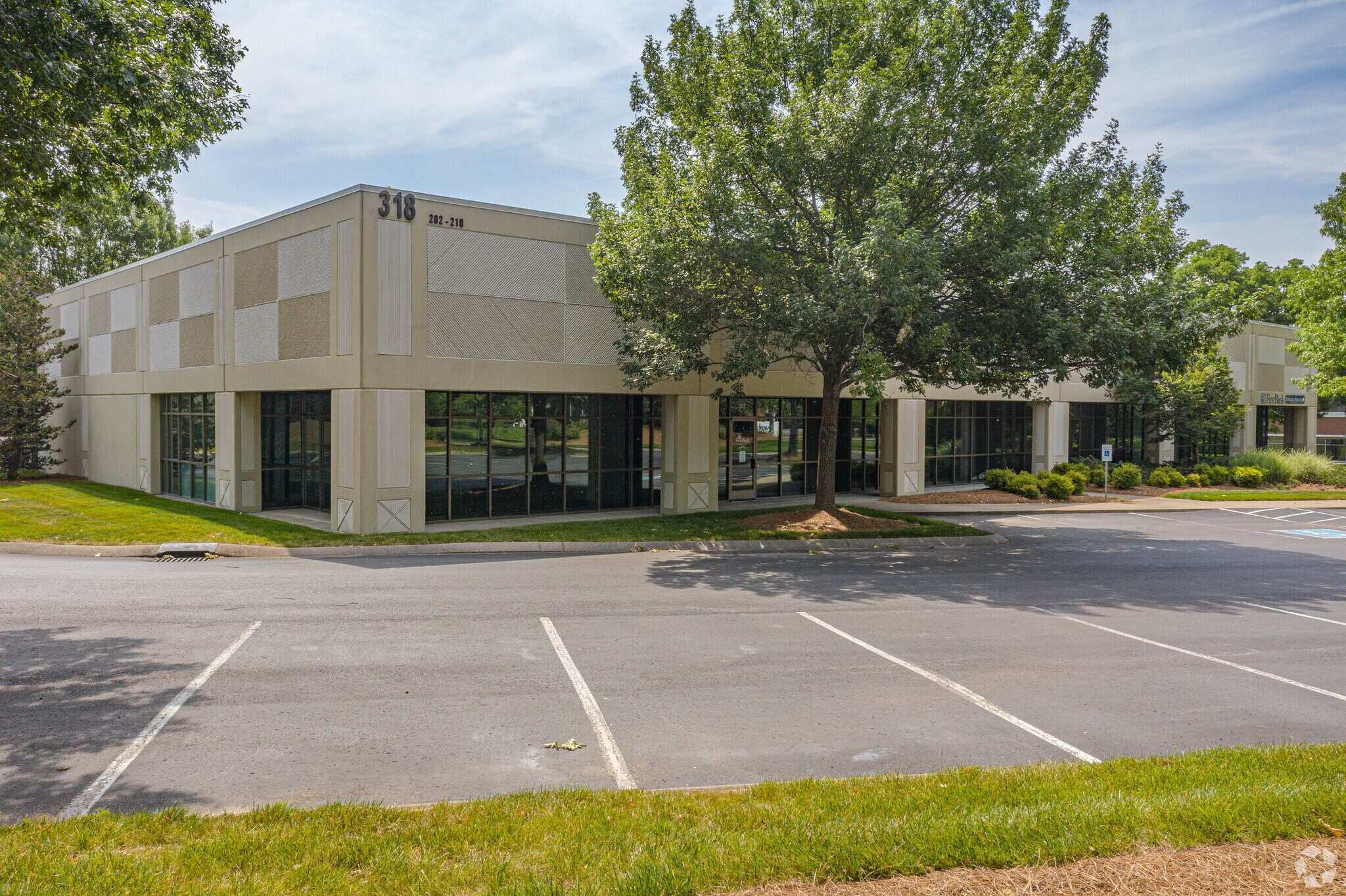 318 Seaboard Ln, Franklin, TN for sale Primary Photo- Image 1 of 1