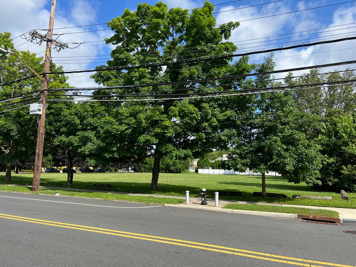 Jerome Ave, Staten Island, NY 10305