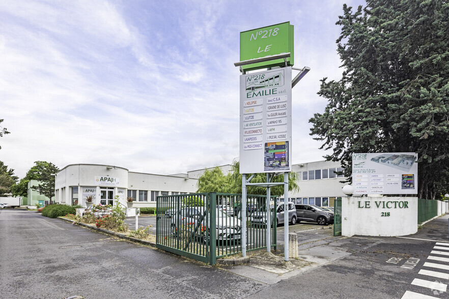 Chaussee Jules Cesar, Beauchamp for lease - Primary Photo - Image 1 of 2
