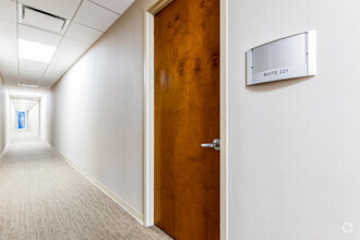 9500 Koger Blvd N, Saint Petersburg, FL for lease Interior Photo- Image 1 of 4