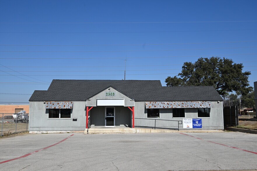 2503 W Pioneer Pky, Pantego, TX 76013