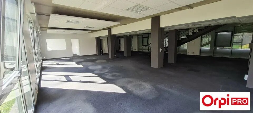 Office in Saint-Brieuc for lease - Interior Photo - Image 3 of 10