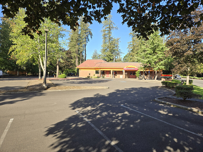 4250 SW Mercantile Dr, Lake Oswego, OR for lease - Building Photo - Image 3 of 6