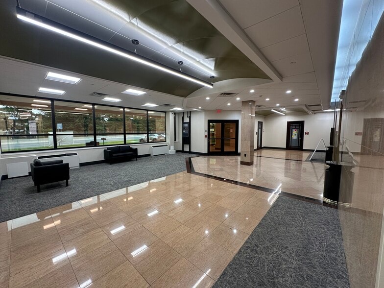 2201 Rt 38, Cherry Hill, NJ for lease - Lobby - Image 2 of 11
