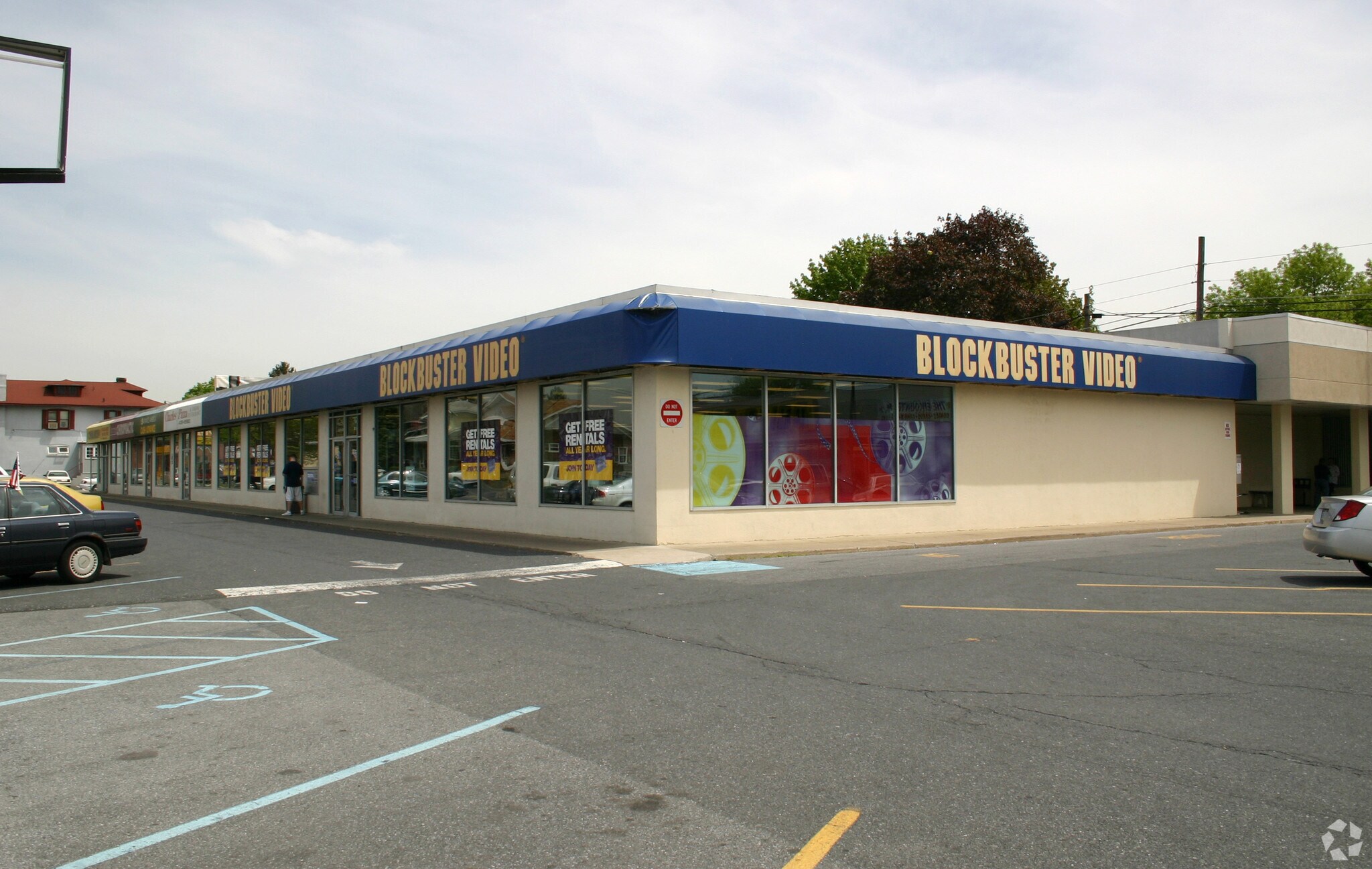 2102 Union Blvd, Allentown, PA for sale Primary Photo- Image 1 of 1
