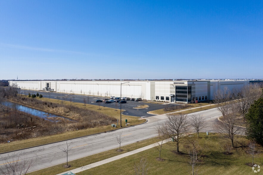 1600 Sequoia Dr, Aurora, IL for sale - Primary Photo - Image 1 of 1