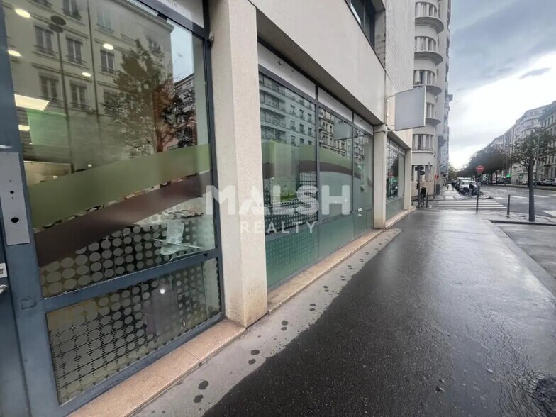 Retail in Lyon for lease - Building Photo - Image 3 of 4