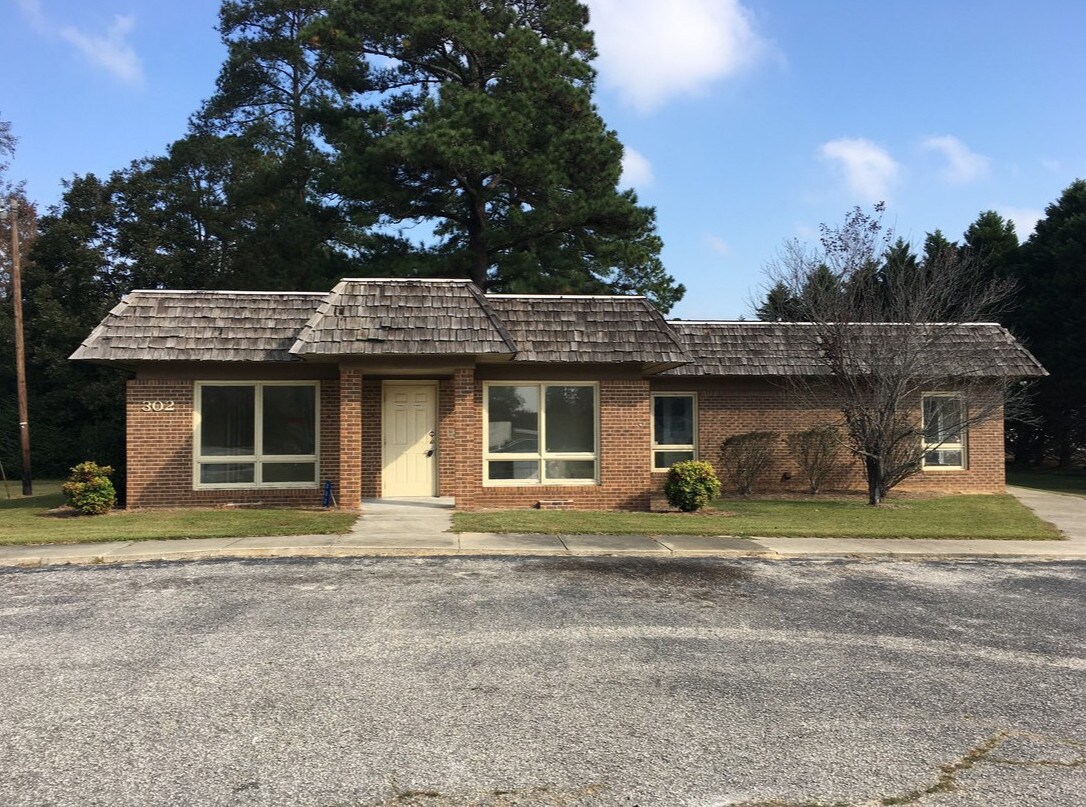 302 W Nc Highway 24, Roseboro, NC 28382