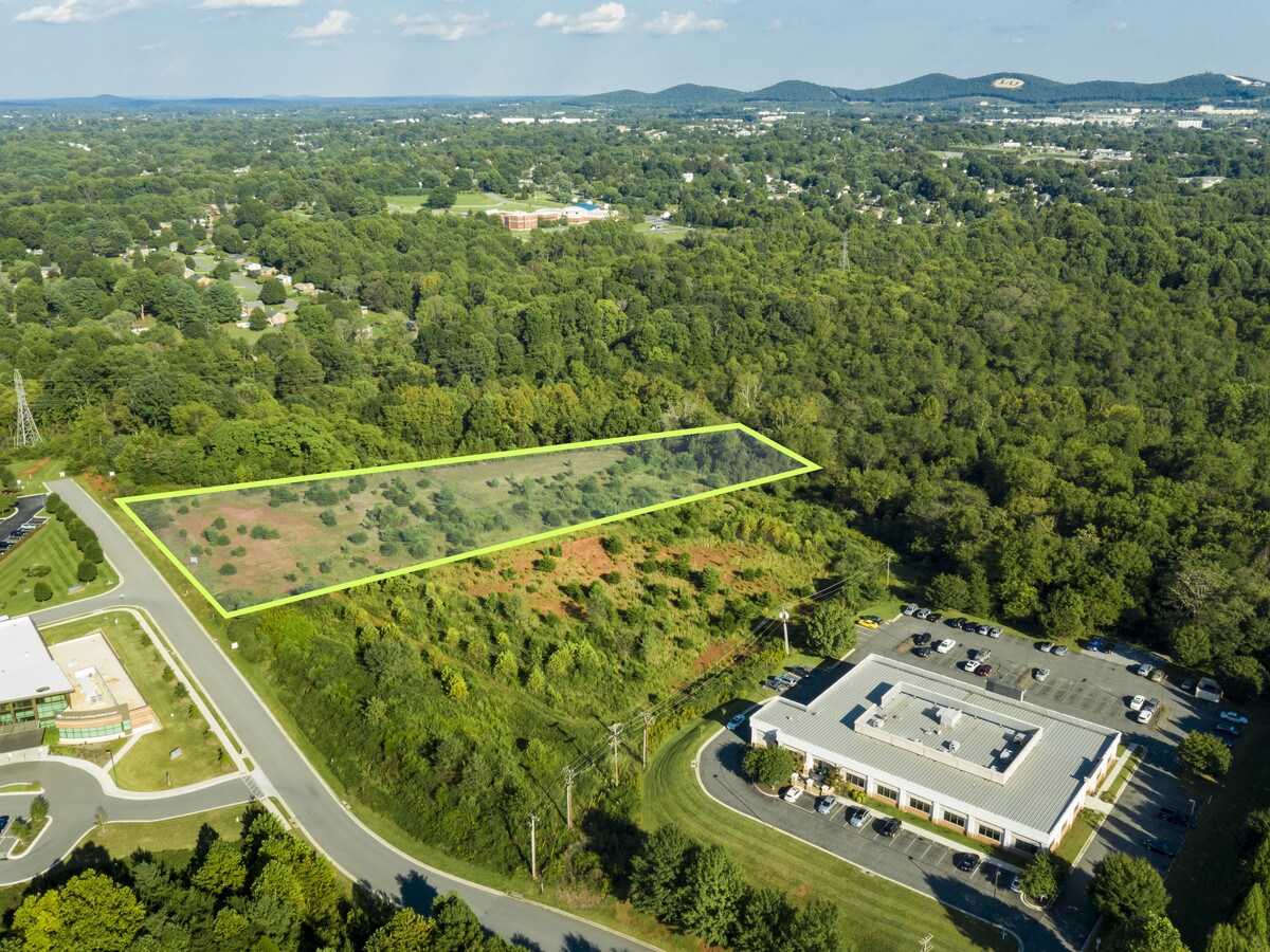 124 Nationwide Dr, Lynchburg, VA 24502