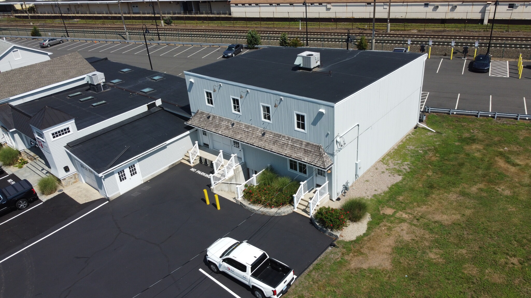 27 W Main St, Clinton, CT for lease Interior Photo- Image 1 of 10