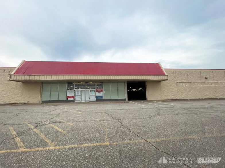 199 Gateway Ave, Conneaut, OH for sale - Building Photo - Image 2 of 4