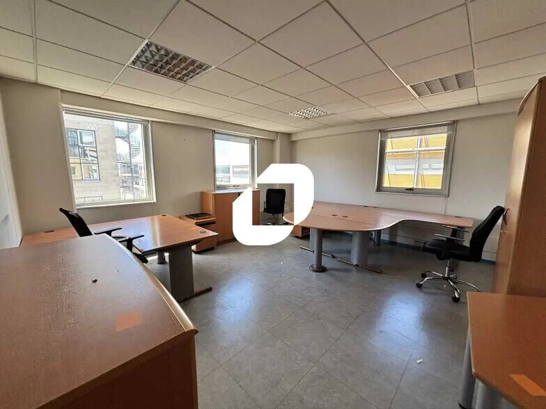 Office in Bordeaux for lease - Interior Photo - Image 3 of 7