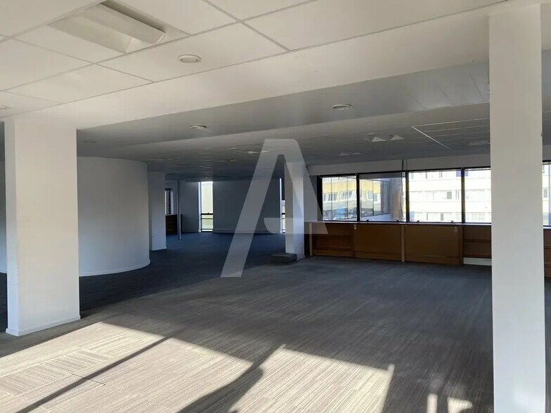 Office in Ivry-sur-Seine for lease - Building Photo - Image 3 of 5