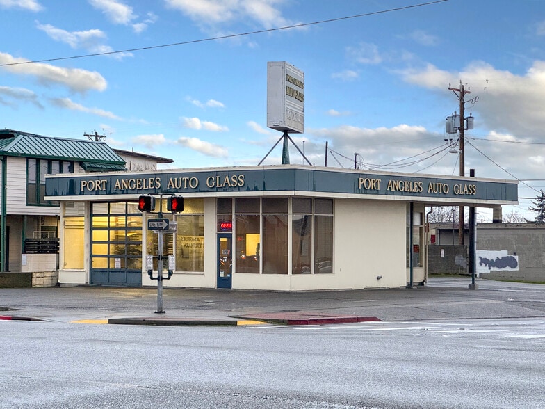 833 E 1st St, Port Angeles, WA for sale - Primary Photo - Image 1 of 14