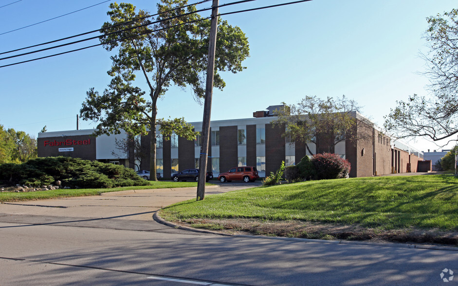 7845 Middlebelt Rd, Romulus, MI for lease - Building Photo - Image 3 of 4