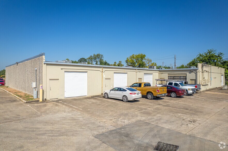 9434 Katy Fwy, Houston, TX for lease - Building Photo - Image 2 of 3