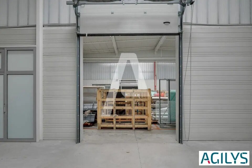 Flex in Palaiseau for lease Interior Photo- Image 1 of 9