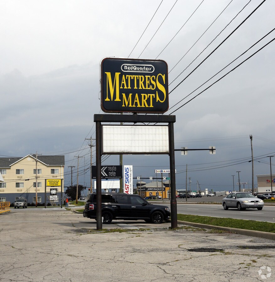 21512161 Elida Rd, Lima, OH 45805