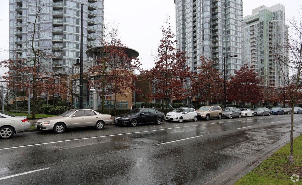 1032 Pacific Blvd, Vancouver, BC for lease - Primary Photo - Image 1 of 3