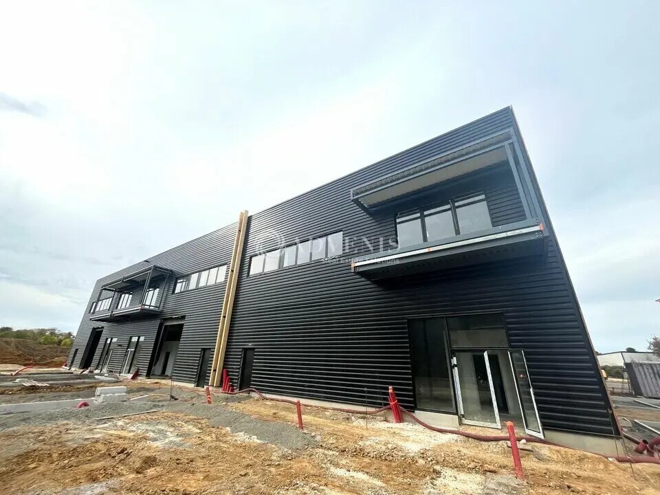 Flex in La Queue-en-Brie for lease Building Photo- Image 1 of 8