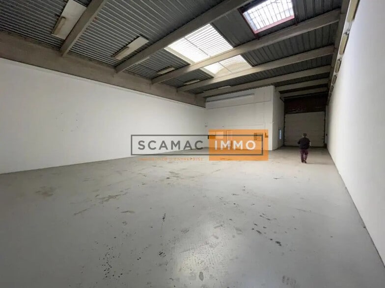 Industrial in  for lease - Interior Photo - Image 1 of 6