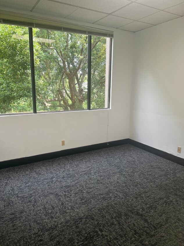 4401 Emerson St, Jacksonville, FL for lease Interior Photo- Image 1 of 3