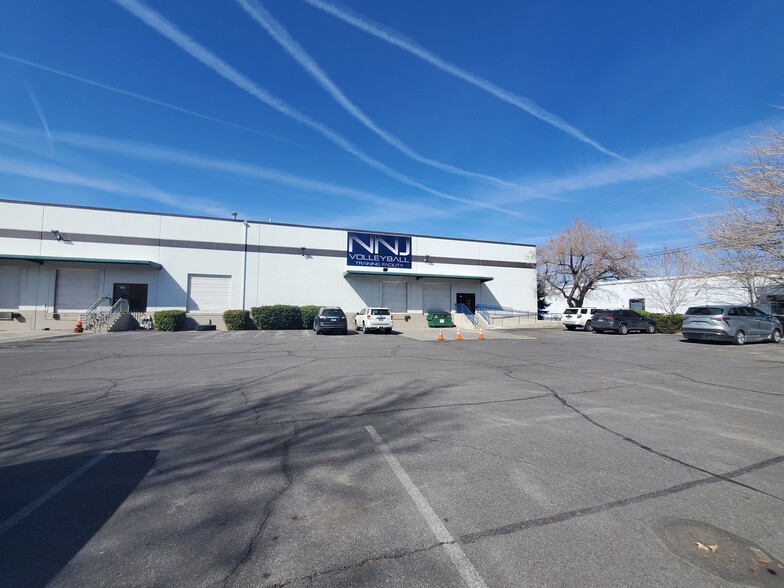 1575 Linda Way, Sparks, NV for lease - Building Photo - Image 3 of 5