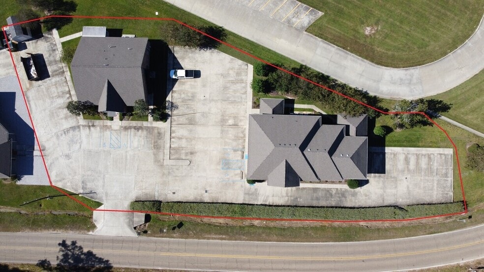 7696 & 7700 Vincent Rd portfolio of 2 properties for sale on LoopNet.com - Building Photo - Image 2 of 5