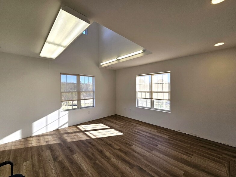 5 Walter E Foran Blvd, Flemington, NJ for lease - Interior Photo - Image 3 of 36