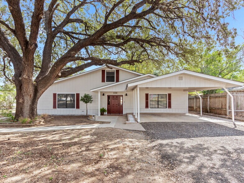 122 N Bryant St, Pleasanton, TX for sale - Building Photo - Image 1 of 1