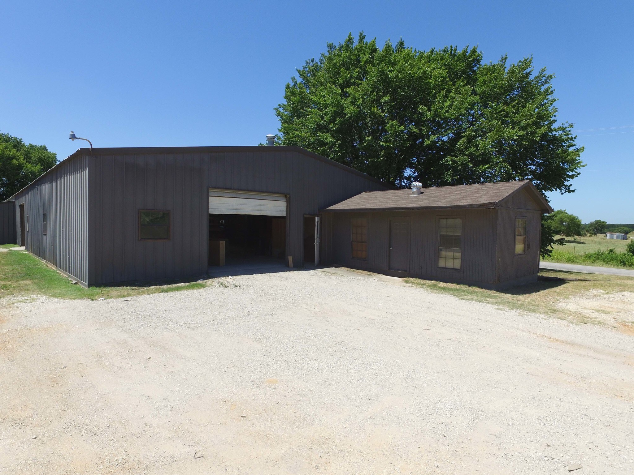 1324 N Saint James Rd, Pilot Point, TX for sale Building Photo- Image 1 of 1