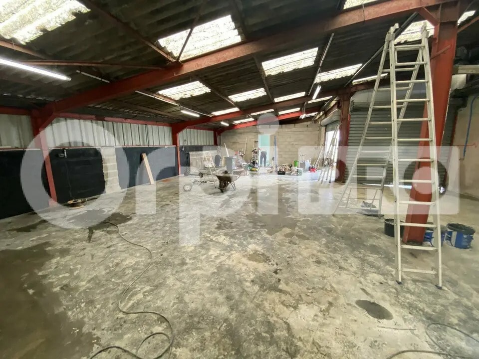 Industrial in ESSÔMES-SUR-MARNE for lease Interior Photo- Image 1 of 8