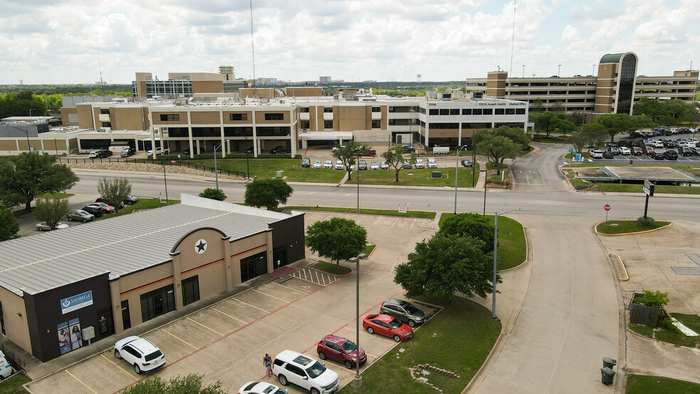 2304-2314 De Lee St, Bryan, TX for sale - Building Photo - Image 3 of 5