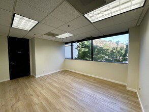 4165-4195 E Thousand Oaks Blvd, Westlake Village, CA for lease Interior Photo- Image 2 of 8