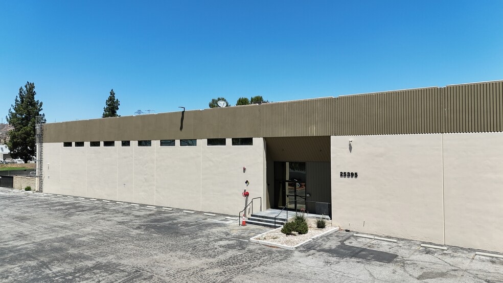 25371-25395 Rye Canyon Rd, Valencia, CA for lease - Building Photo - Image 1 of 15