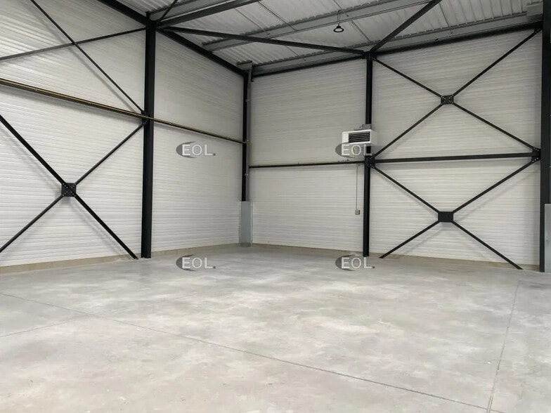 Flex in Marignane for sale - Interior Photo - Image 2 of 9