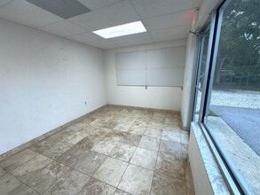 2028 Palmetto St, Clearwater, FL for lease Interior Photo- Image 2 of 13