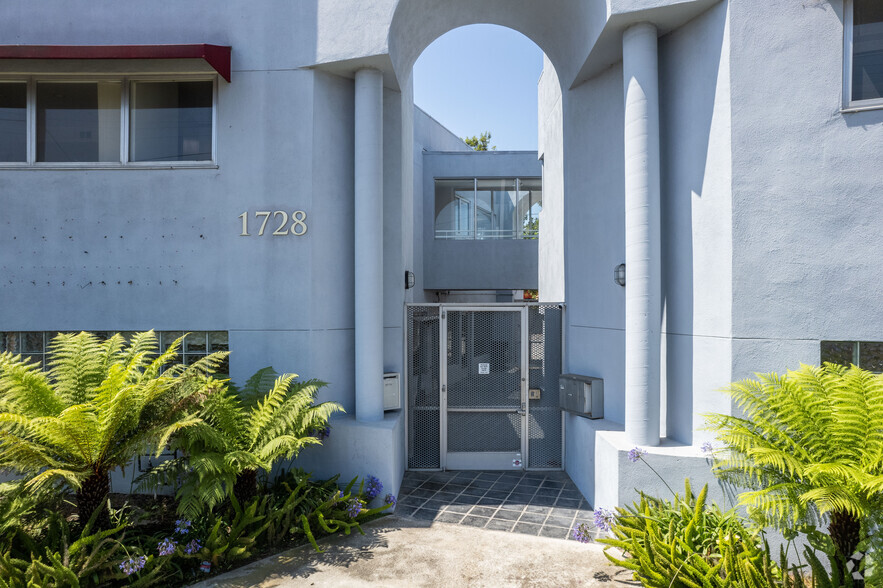 1728 Abbot Kinney Blvd, Venice, CA for lease - Building Photo - Image 3 of 5