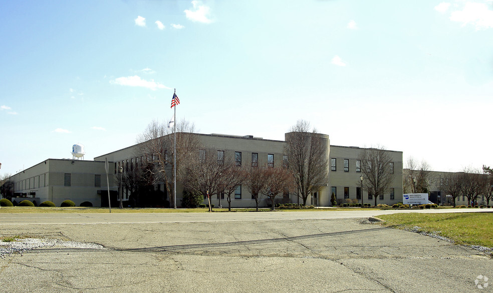 901 Cleveland St, Elyria, OH for lease - Primary Photo - Image 1 of 3