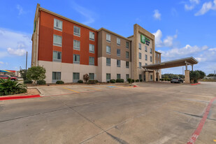 Holiday Inn Express & Suites Bay City - Motel