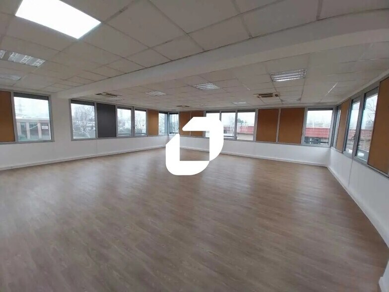 Office in Massy for lease - Interior Photo - Image 3 of 4