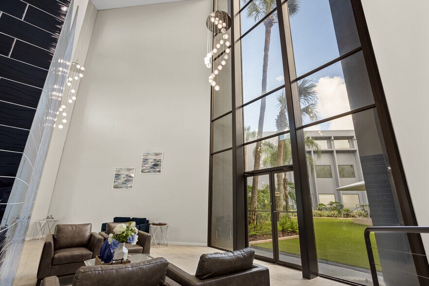 7825 Baymeadows Way, Jacksonville, FL for lease - Interior Photo - Image 2 of 4