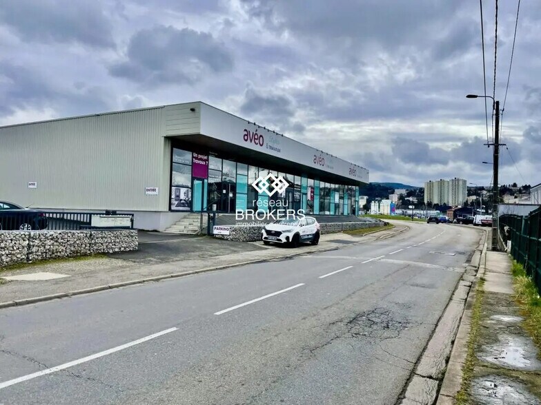 Retail in Saint-Étienne for lease - Building Photo - Image 1 of 4