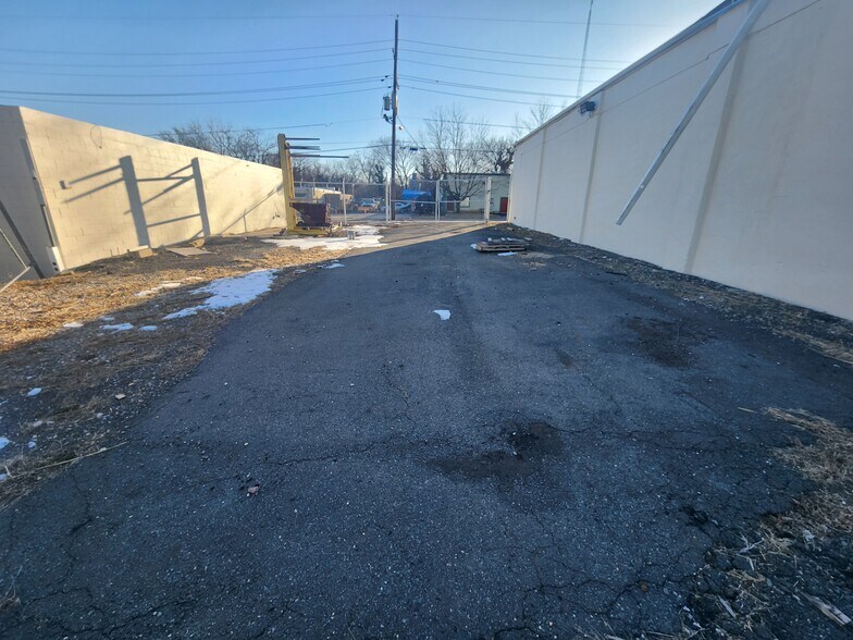 325 Stokes Ave, Ewing, NJ for lease - Building Photo - Image 2 of 15